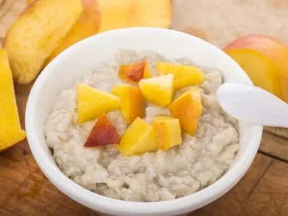 Pfirsich-Getreidebrei
