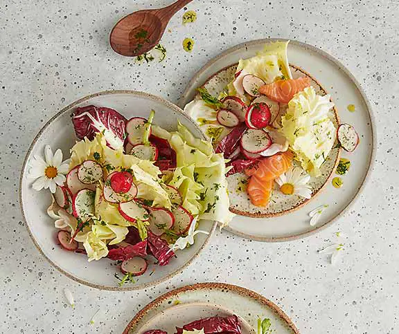 Salat-Bowl mit Lachs